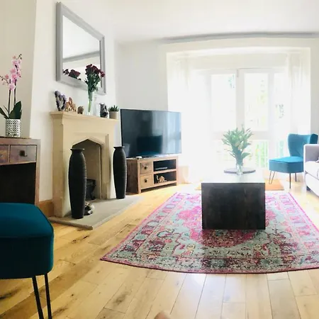 2 Bedroom Close To Camden Town * לונדון