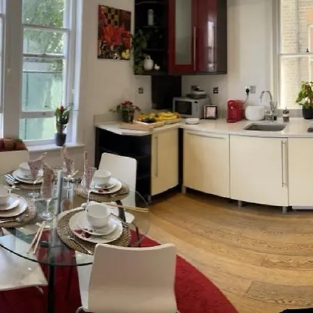 Apartment Hyde Park Mansion: Spacious 3-bedroom Balcony Retreat London