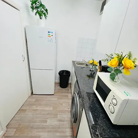 Apartment 2-bedroom Living Flats Near Edgware Road *