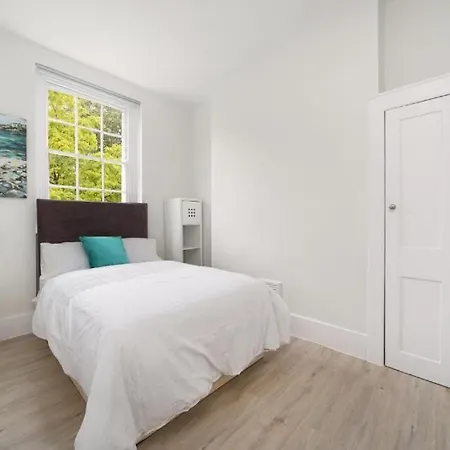 2 Bed Camberwell Champion Park Denmark Brixton Apartment London