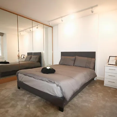 Superb Flat Near Victoria Station London