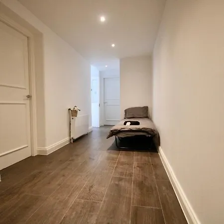 Superb Flat Near Victoria Station *