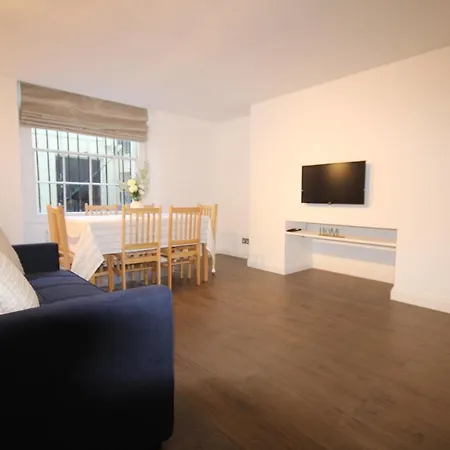 Superb Flat Near Victoria Station Apartment