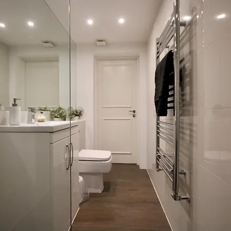 Superb Flat Near Victoria Station Apartment