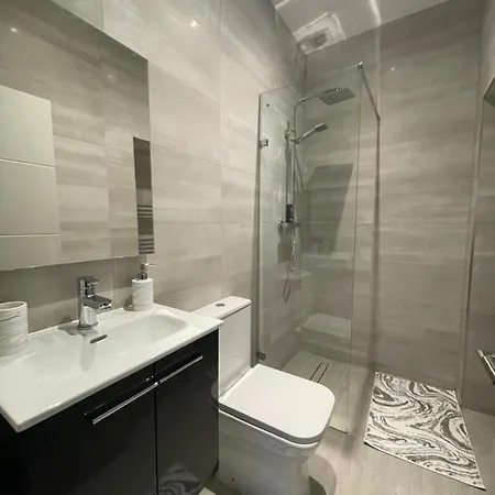 Star Finchley Road 3-bed Oasis With Garden London