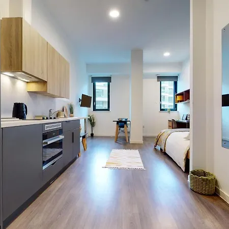 Studios And Cozy Ensuites With Shared Kitchen At Canvas Wembley Apartments דירה