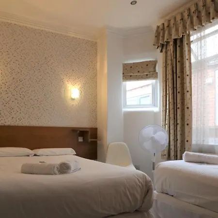 Anchor Hotel 3*