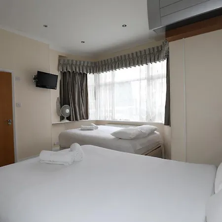 Anchor Hotel 3*