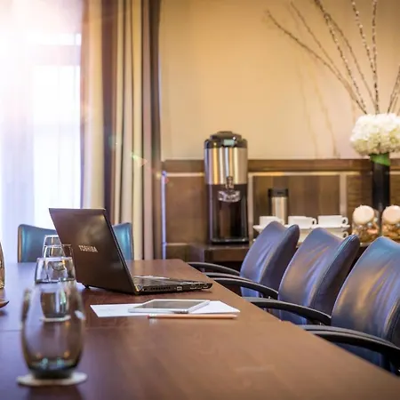 The Crown London, Worldhotels Distinctive Hotel 4*