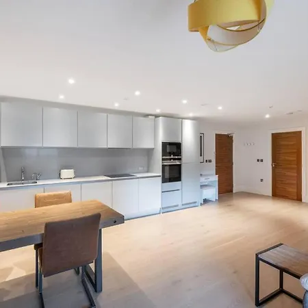 Stylish 2 Bed 2 Bath In Highgate & Free Parking لندن