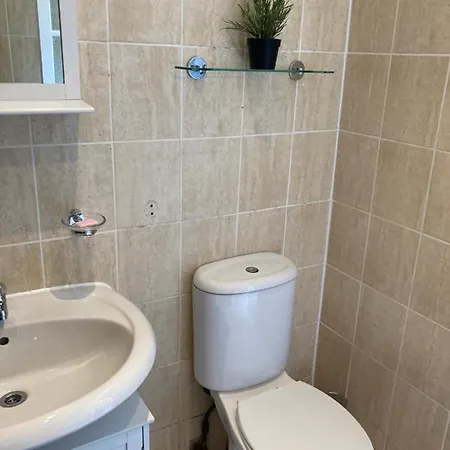 Gresham - Close To Excel, Contractors, Relocators, Paid Parking *