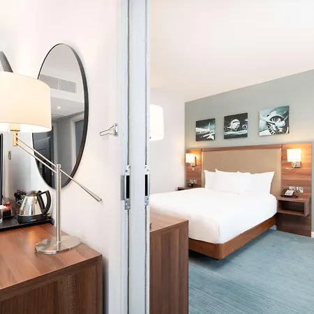 Hilton Garden London Heathrow Airport 4*