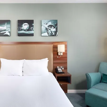 Hilton Garden London Heathrow Airport Hotel 4*