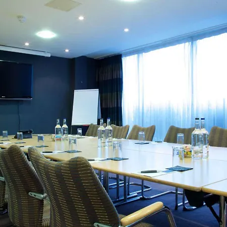 London Aerodrome Hotel, Bw Signature Collection Hotel
