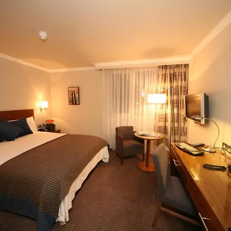 London Aerodrome Hotel, Bw Signature Collection 4*