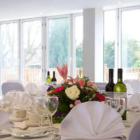 London Aerodrome Hotel, Bw Signature Collection