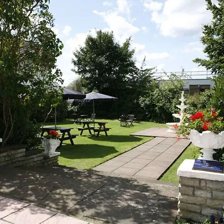London Aerodrome Hotel, Bw Signature Collection 4*