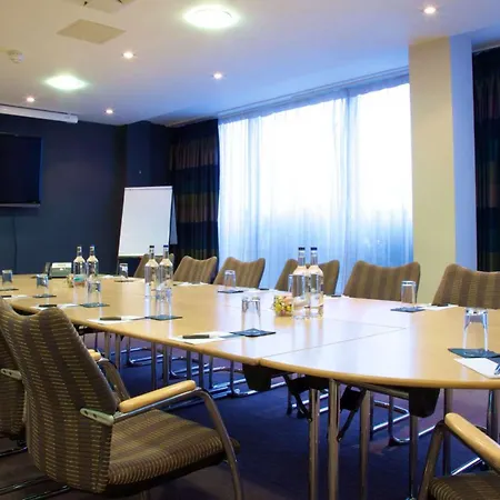 London Aerodrome Hotel, Bw Signature Collection