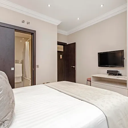 130 Queen's Gate Aparthotel 5*