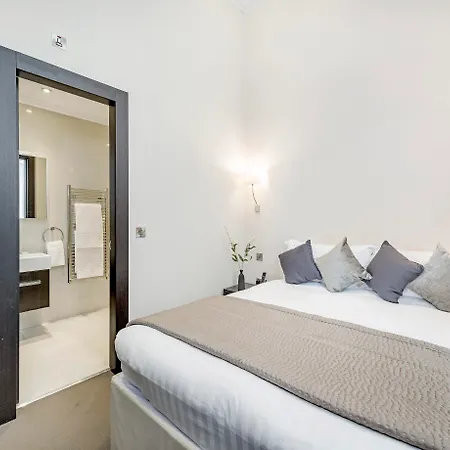 130 Queen's Gate Aparthotel 5*