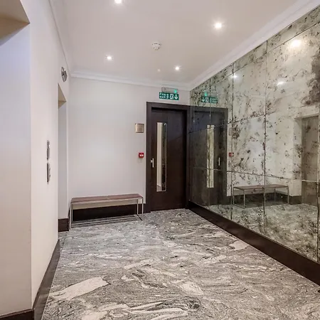 Aparthotel 130 Queen's Gate 5*