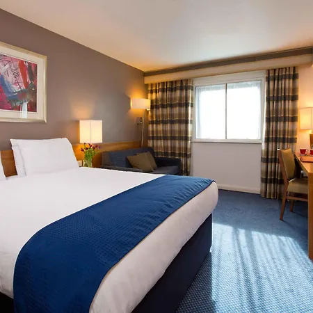 Hotel Leonardo London Heathrow Airport 4*