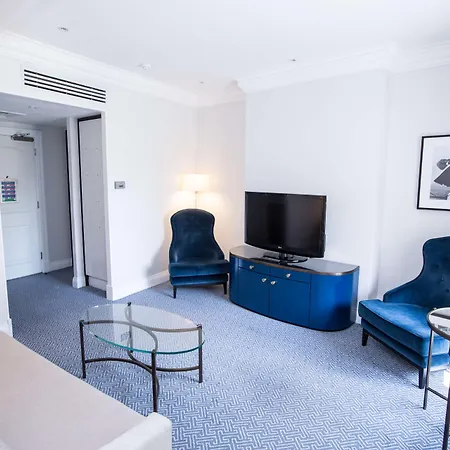 The Waldorf Hilton Otel