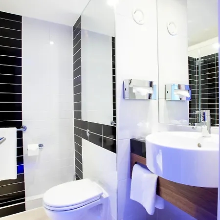 Express City, An Ihg 3* London