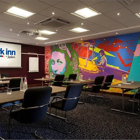 Hotel Radisson And Conference Centre London Heathrow 4*