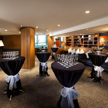 Radisson And Conference Centre London Heathrow 4*