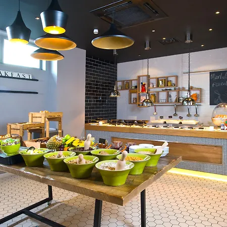 Holiday West By Ihg Hotel 4*