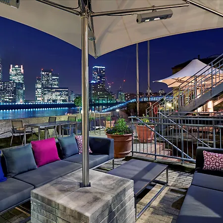 Szálloda Doubletree By Hilton - Docklands Riverside
