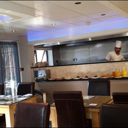 Heathrow 4* Hounslow