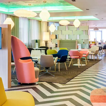 Hotel Ibis Styles London Heathrow Airport 3*