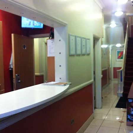 Hotel St George's Victoria 3*