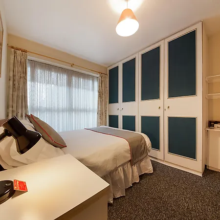 Oyo Honeycroft Hotel 2*