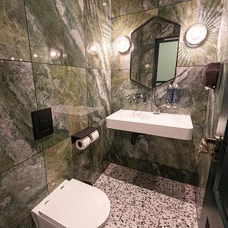 Hyde Park Hotel