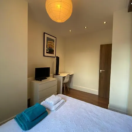 Notting Hill Next Door Bedroom In The Share Flat Guest house *