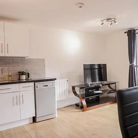 Comfy 2 Bed Flat With Free Parking, Close To Tube Appartamento