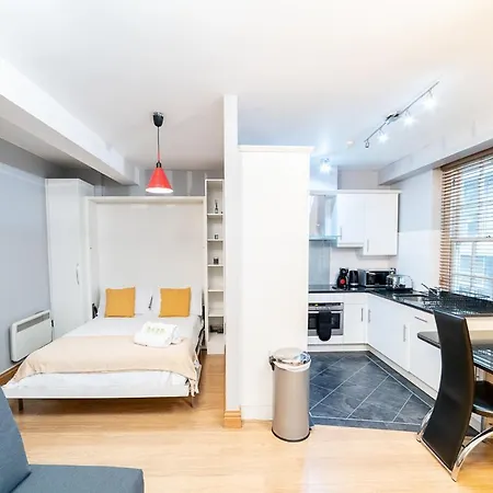 London Studio Apartment * Londyn