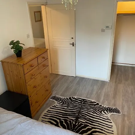 Serviced Near Borough Station Se1 London