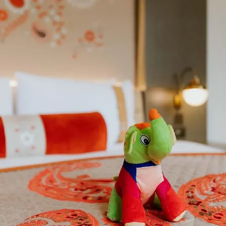 The Lalit 5*