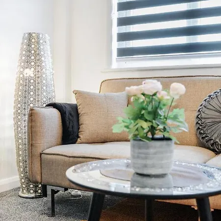 Heathrow 2-bedroom Maisonette With Parking West Drayton (Middlesex)