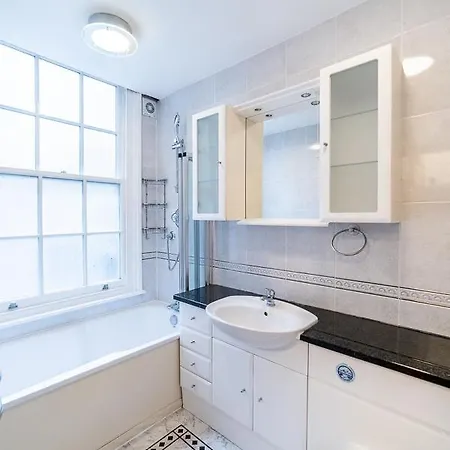 London Studio Apartment * Londyn