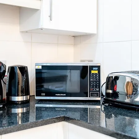 London Studio Apartment * Londyn
