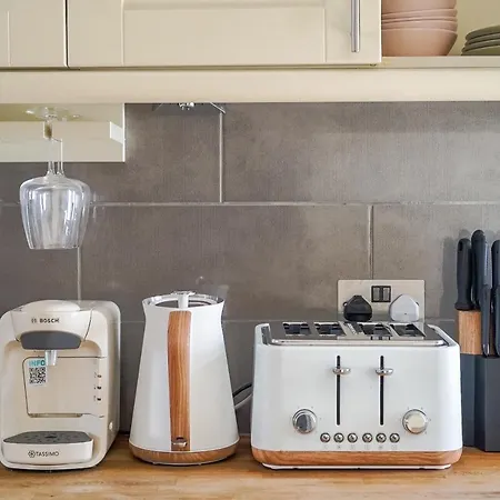 Tintern - Clapham Apartment *