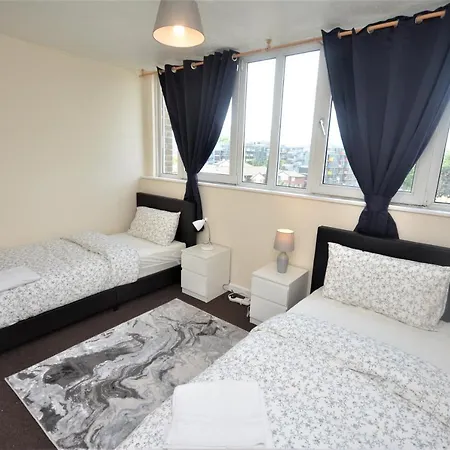 Zone 2 Two Bedroom Maisonette * London