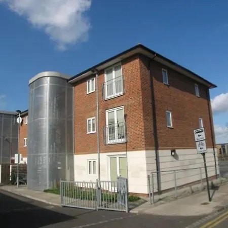 Comfy 2 Bed Flat With Free Parking, Close To Tube * Londra