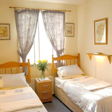 Broadway Bed & Breakfast 2*