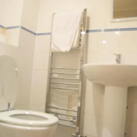 Remarkable 2-bedroom With An Ensite * لندن